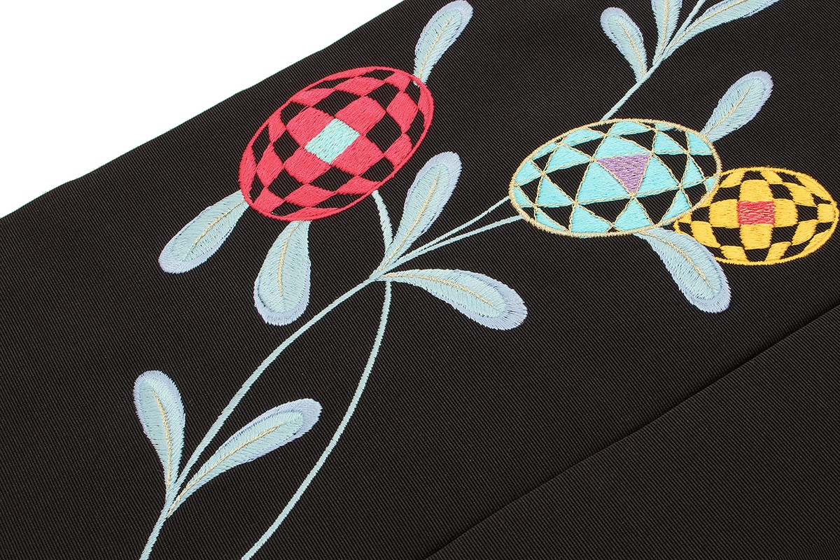 SO-385 名古屋帯 名古屋仕立て 太鼓柄 化繊 駒刺繍 華 黒 藍 逸品 SO-385 名古屋帯 名古屋仕立て 太鼓柄 化繊 駒刺繍 華 黒 藍