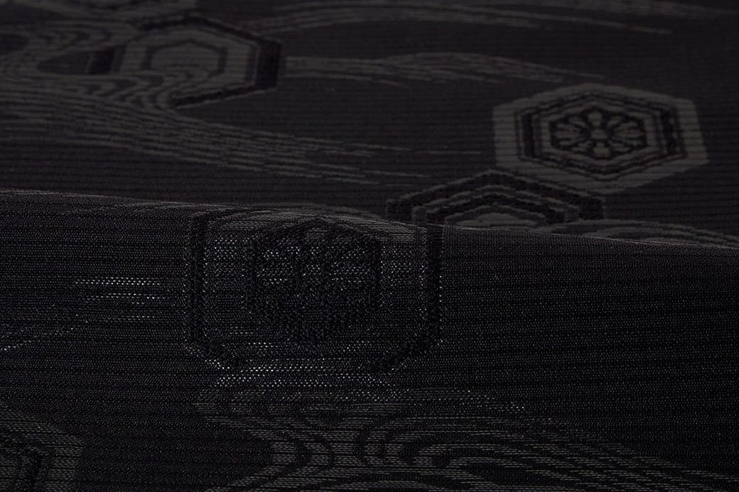 【未仕立て】名古屋帯 九寸 石黒織物 黒 ブラック 菊花亀甲 流水 波 絽 喪服 正絹 西陣織 549 六通柄 反物 黒共帯 なごや帯 ブラックフォーマル お通夜 告別式 仏事 夏向き 日本製 SOUBIEN（創美苑） 【未仕立て】名古屋帯 黒 九寸 石黒織物 ブラック