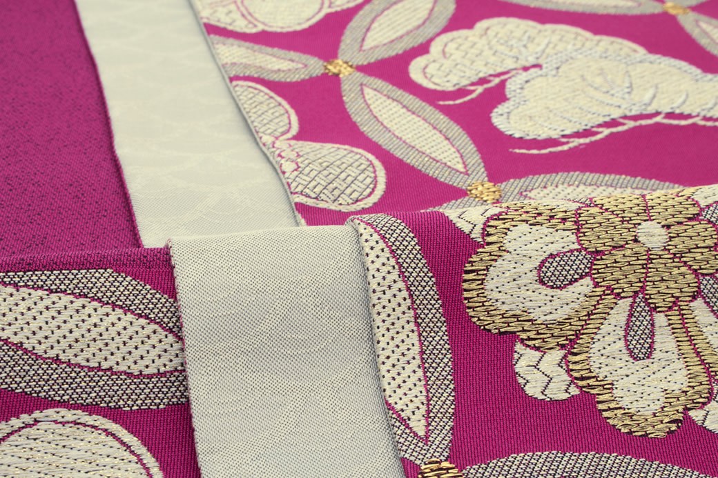 袋帯 振袖用 きもの道楽 赤紫色 ピンクマゼンタ 金色 梅 竹 松 七宝