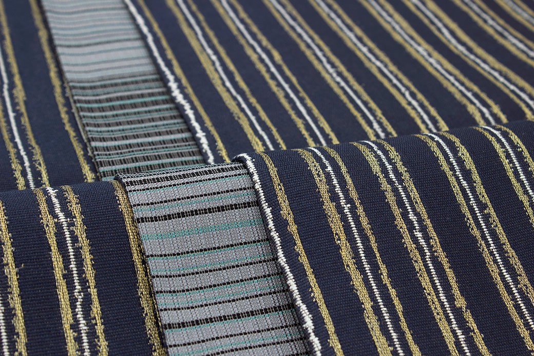 【未仕立て】袋帯 紺 ネイビー 金色 水色 たんぽぽ 縞 小花 江戸更紗 切嵌工芸 両面 創作帯まつ岡 松岡房之助 京都西陣織 2443 お太鼓柄 カジュアル 日本製 未仕立て】袋帯 紺 ネイビー 金 水色 たんぽぽ 縞 小花 江戸更紗 切嵌