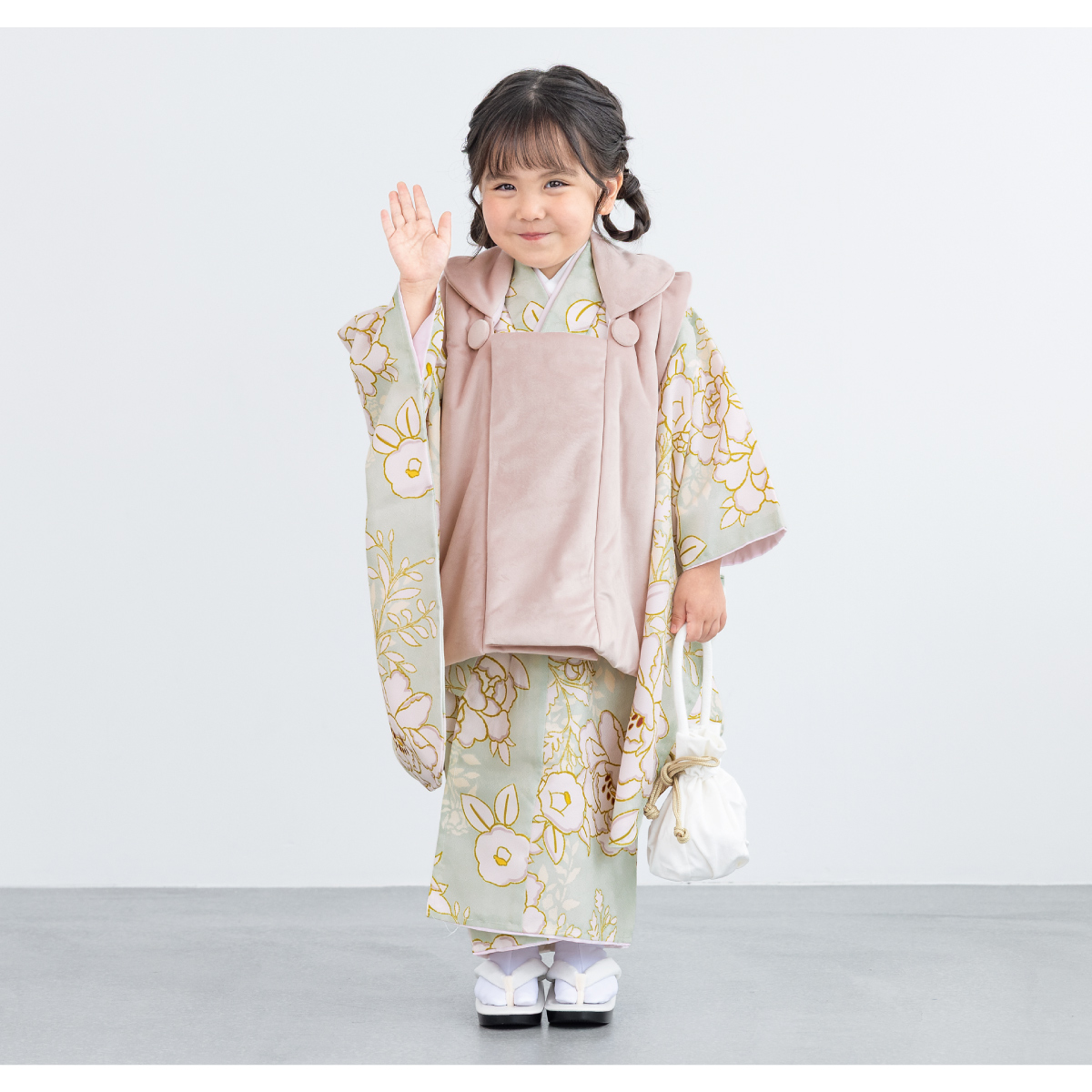 七五三　３歳　被布セット　女の子　未使用品有☆刺繍半衿付き半襦袢・草履シューズ付 レンタル 七五三 女の子 3歳 着物 被布 フルセット floro 若に咲く花霞