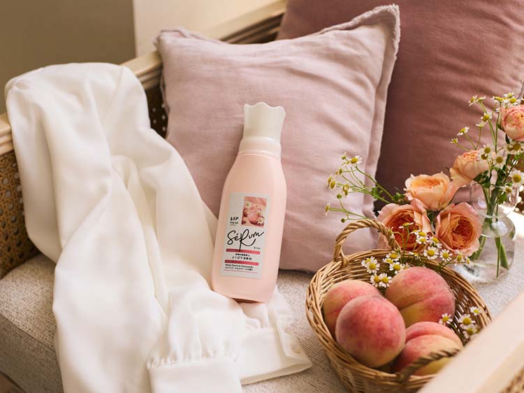 レノア リセット セラム 柔軟剤 ホワイトピーチ＆カモミール 詰め替え