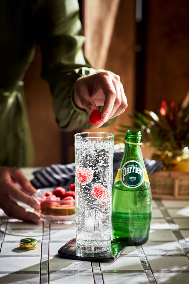 Perrier ペリエ電飾　新品未使用 ペリエ 330ml×4本 : Nestle Water Marketing & Distribution / 三井