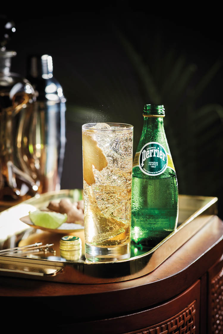 Perrier ペリエ電飾　新品未使用 ペリエ 330ml×4本 : Nestle Water Marketing & Distribution / 三井