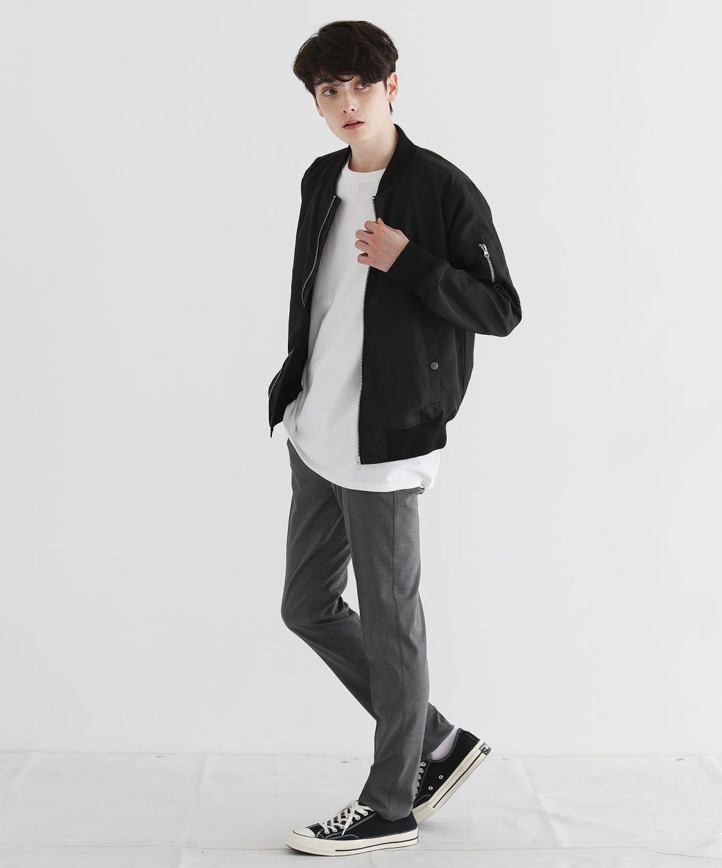 STERNBERG スリムテーパードパンツ Sサイズ 黒 ストレッチ