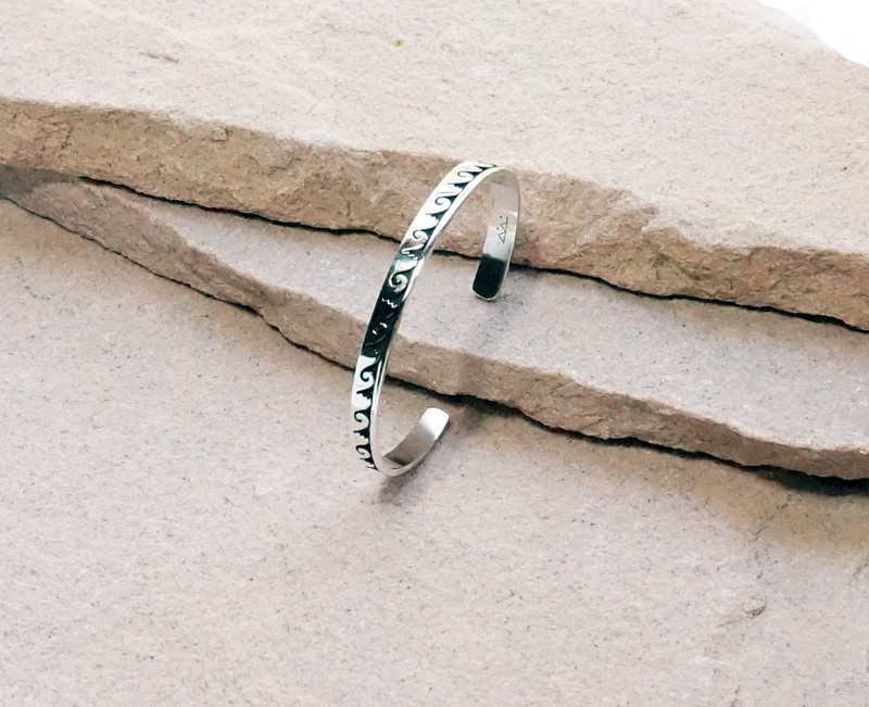 HOPI e Phillips オーバーレイ スパイダー バングル Hopi George Phillips Overlay Bracelet - 練馬のインディアン