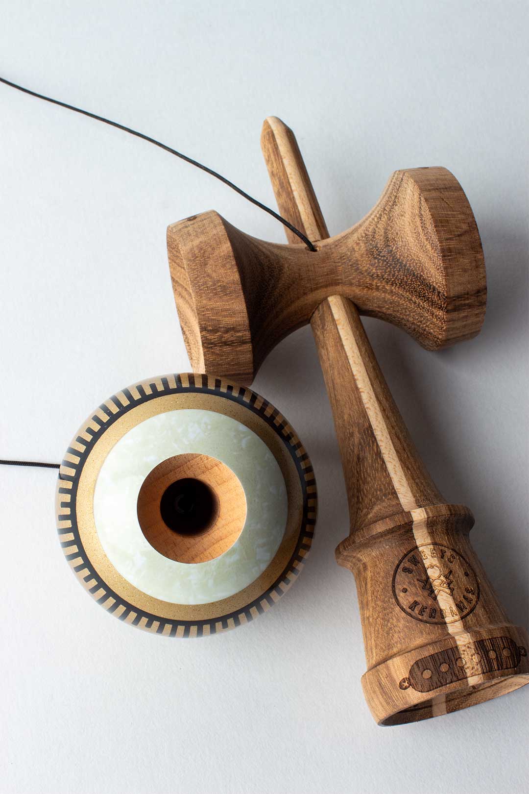 EDMアーティストのBoogie Tモデルのけん玉 【スイーツ Boogie T