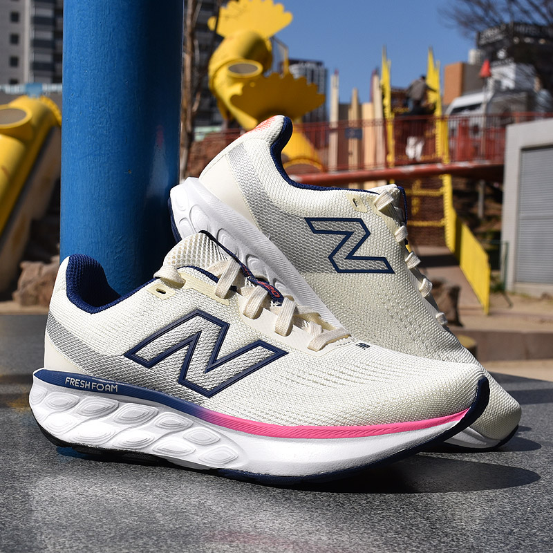 New Balance（ニューバランス） スニーカー レディース スポーツ