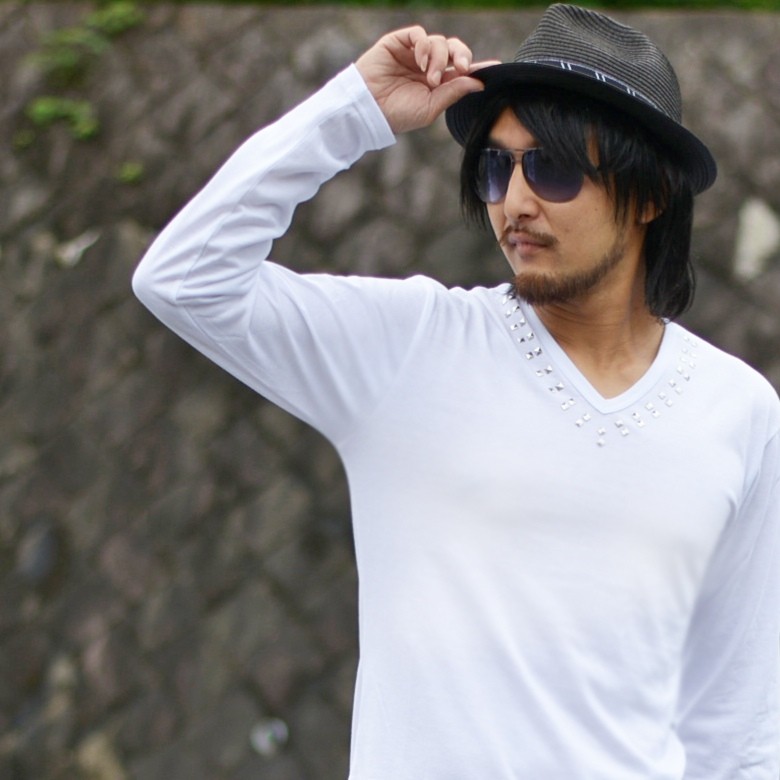 閉店セール】メンズ Vネック スタッズ付き 長袖Tシャツ ロングT