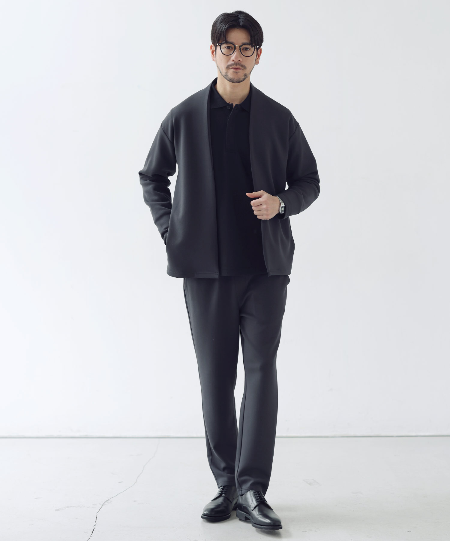 スプートニクス　ダークグレー ノーカラージャケット・パンツ・ニット　セットアップ ハイストレッチリラクシングノーカラージャケット＆イージーテーパード
