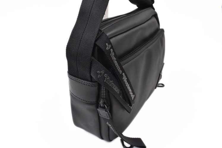 Vivienne Westwood プレート メッセンジャーバッグ ブラック Vivienne Westwood ショルダーバッグ ヴィヴィアン ウエスト