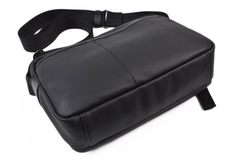 Vivienne Westwood プレート メッセンジャーバッグ ブラック Vivienne Westwood - VivienneWestwood メッセンジャー