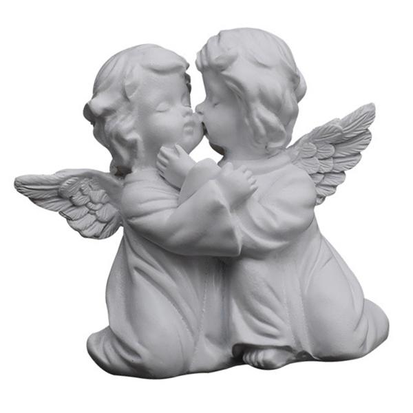 樹脂の少女天使の置物像デスクトップの装飾品は左にキスをします