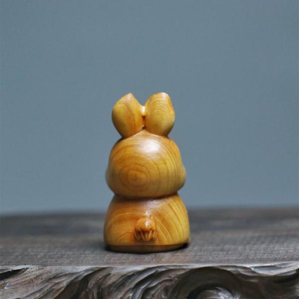 ノベルティ 木彫り ウサギの像 DIY コレクティブル デスクトップ オーナメント    本棚 オフィス  寝室 車の装