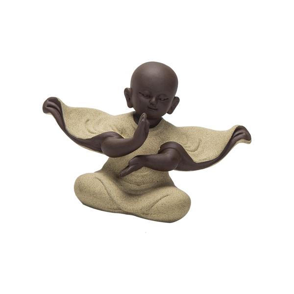 仏陀の小さな僧侶の像の彫刻棚の黄色のためのミニ仏教の置物