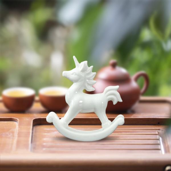 クリエイティブなロッキングホースの置物 収集価値のある装飾 本棚 キャビネット バー ホワイト