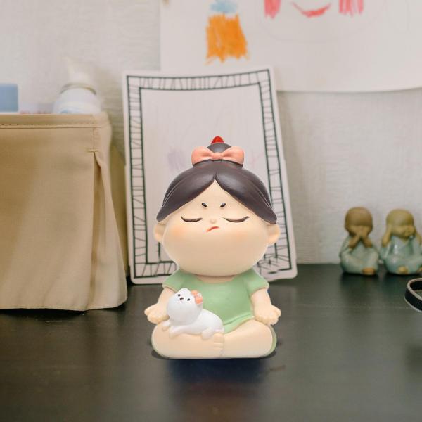 樹脂の置物彫刻家の窓の机の車の寝室のかわいい女の子の像と猫