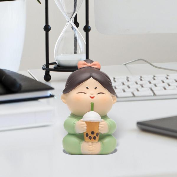 樹脂の置物彫刻家の窓の机の車の寝室のミルクティーが付いているかわいい女の子の彫像