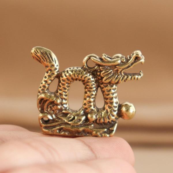 中国のドラゴンぶら下げペンダント真鍮クラフト 3.2 × 2.5 センチメートル風水手工芸品の装飾車のインテリア装飾