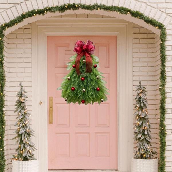 玄関に飾るクリスマスツリーリース、ガーデンルームに飾る赤いリボン