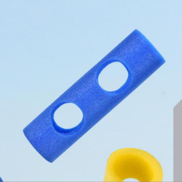 フローティングプールヌードル フレキシブルウォーターゲームフロート コネクタ付き 2.6x59インチ グリーン 2穴