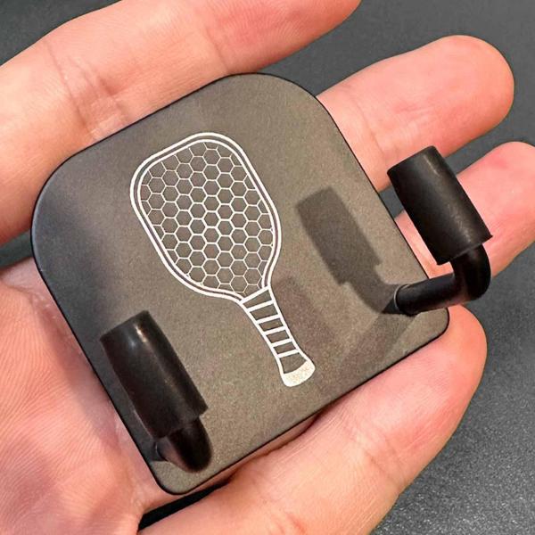 2 個 ピックルボールパドルラック ピックルボールラケットフッククリップアクセサリーディスプレイスタンド ジムバッグ用 寝室キャビネット ガレージ