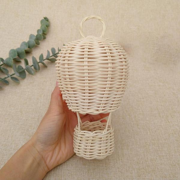 結婚式の家のための創造的な藤の熱気球の装飾のギフトの写真