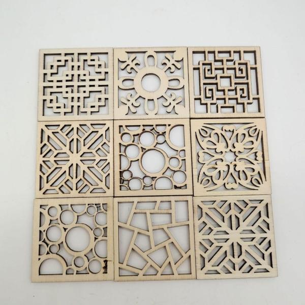 100個 木製工芸品 木製ギフトタグ 飾り 4x4 cm 木製フラワーカットアウト 手作り装飾 DIY 工芸品製作用品
