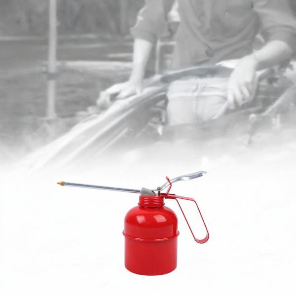 ハンドポンプ式オイラー缶 ロングスパウト オイルスプレー缶 自動車 家庭メンテナンス用 500ml レッドメタル缶