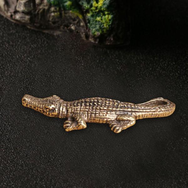 真鍮の動物の彫像 真鍮のワニの置物 ホームガーデンの装飾 金属製のミニチュアの机の装飾 動物の彫像の装飾 ミニチュアの置物