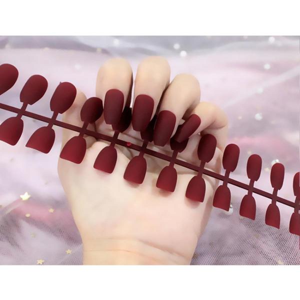 24個のDIYチャームフルアートナチュラルマットネイルのヒントネイルアートライトレッドのパッチを押す