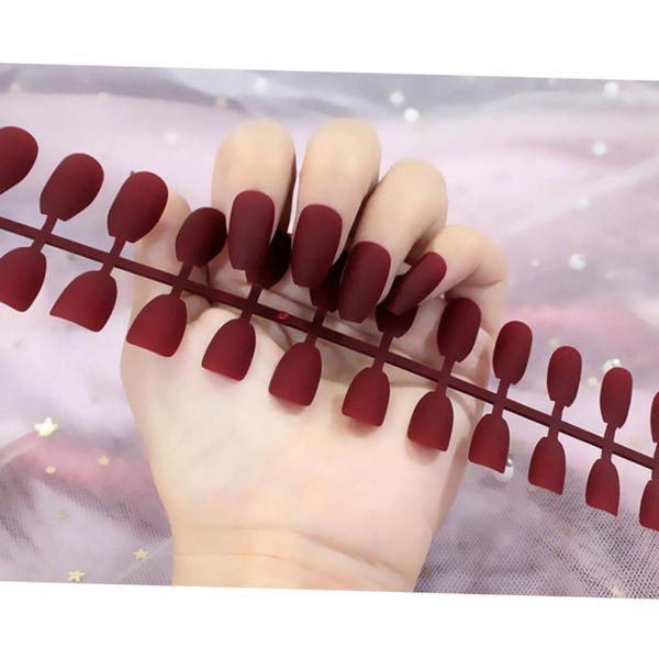 24個のDIYチャームフルアートナチュラルマットネイルのヒントネイルアートライトレッドのパッチを押す
