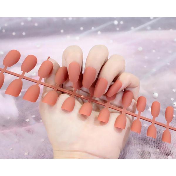 24個のDIYチャームフルアートナチュラルマットネイルのヒントネイルアートパンプキンのパッチを押す