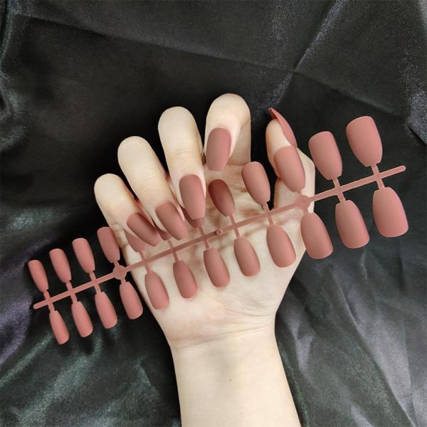 24個のDIYチャームフルアートナチュラルマットネイルのヒントネイルアートのパッチを押す深い肉質の肌