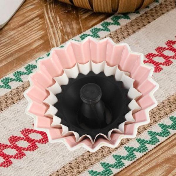 コーヒーフィルタープレスコーン、コーヒーフィルターシェイプリテーナー、プロフェッショナルコーヒーアクセサリーポータブル再利用可能な折り紙フィルターカッ