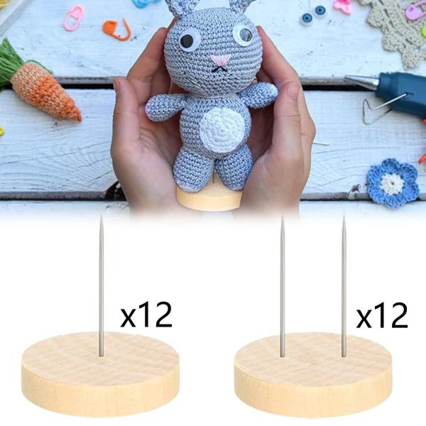 かぎ針編み人形ディスプレイスタンド 木製ベース 金属ピン シンプルアクションフィギュア 人形スタンド 装飾 実用的な収納ラック 24個