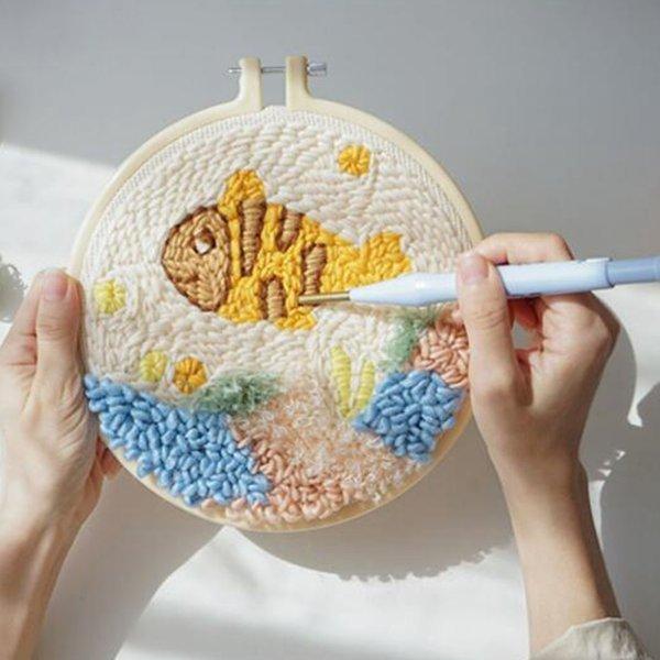 刺しゅう枠  刺繍フープセット 針セット 木製ハンドル 刺繍キット 刺〓ツール DIY縫製刺〓用ツール パンチ針 初心者向け 使いやすい