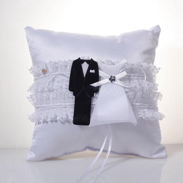 屋内の結婚式のビーチの結婚式のためのレースの結婚式の枕の寝具投げ