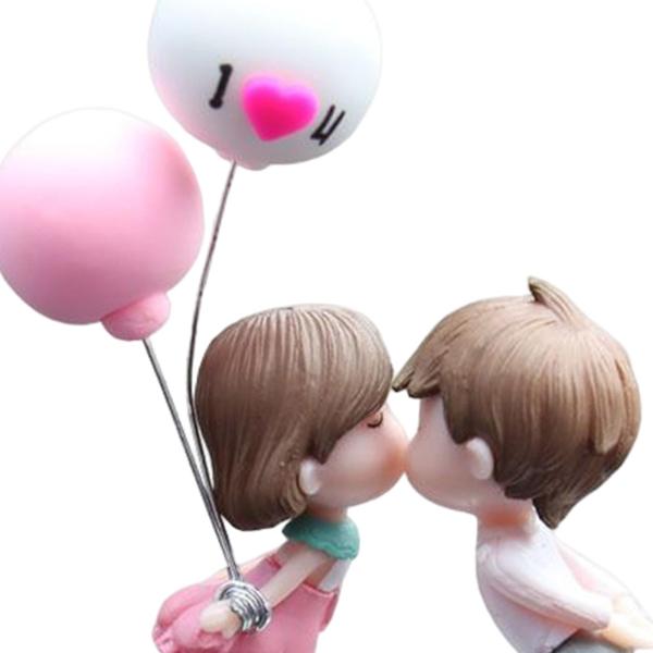 バルーンテーブルトップで装飾的な小さな漫画のカップルの置物樹脂