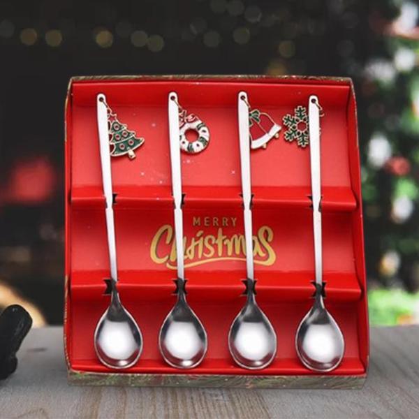 クリスマスをテーマにしたダイニングスプーン ティースプーン ペンダント付き 再利用可能 4個