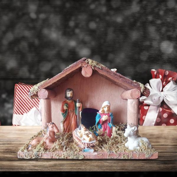 伝統的なキリスト降誕のシーンの像 クリスマス飼い葉桶 工芸品