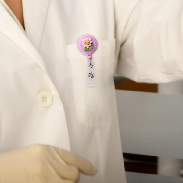格納式バッジホルダー ID クリップリール格納式ホルダー名札花バッジ薬局、看護師、ボランティア、学生用