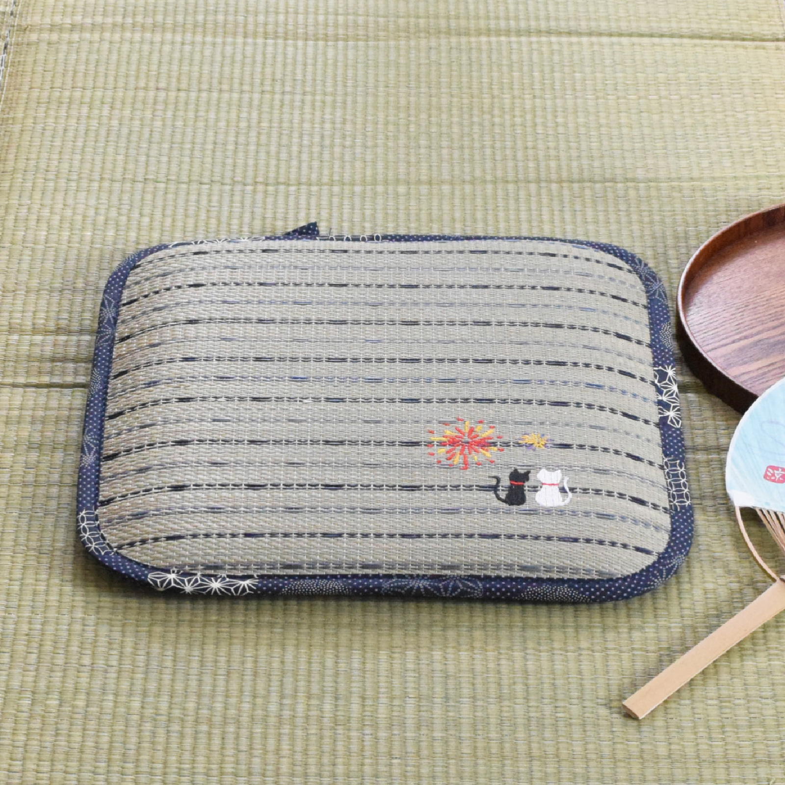 花柄刺繍 ダークブルー 座布団　４枚セット ダークブルー 花柄刺繍 座布団 4枚セット 花柄 花 座布団 綿100