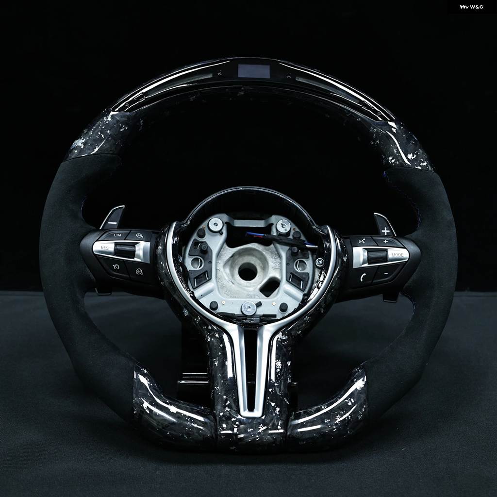並行輸入品 LED ステアリングホイール カーボン BMW M1 M2 M3 M4 M5 M6 F30 F10 F15 F16 F32 F80 F82 3 4 5 6 X3 X5の画像