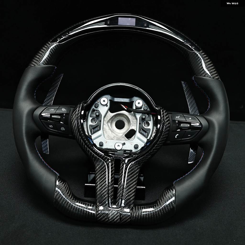 並行輸入品 LED ステアリングホイール カーボン BMW M1 M2 M3 M4 M5 M6 F30 F10 F15 F16 F32 F80 F82 3 4 5 6 X3 X5の画像