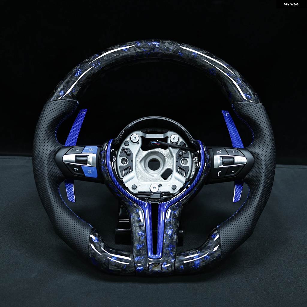 並行輸入品 LED ステアリングホイール カーボン BMW M1 M2 M3 M4 M5 M6 F30 F10 F15 F16 F32 F80 F82 3 4 5 6 X3 X5の画像