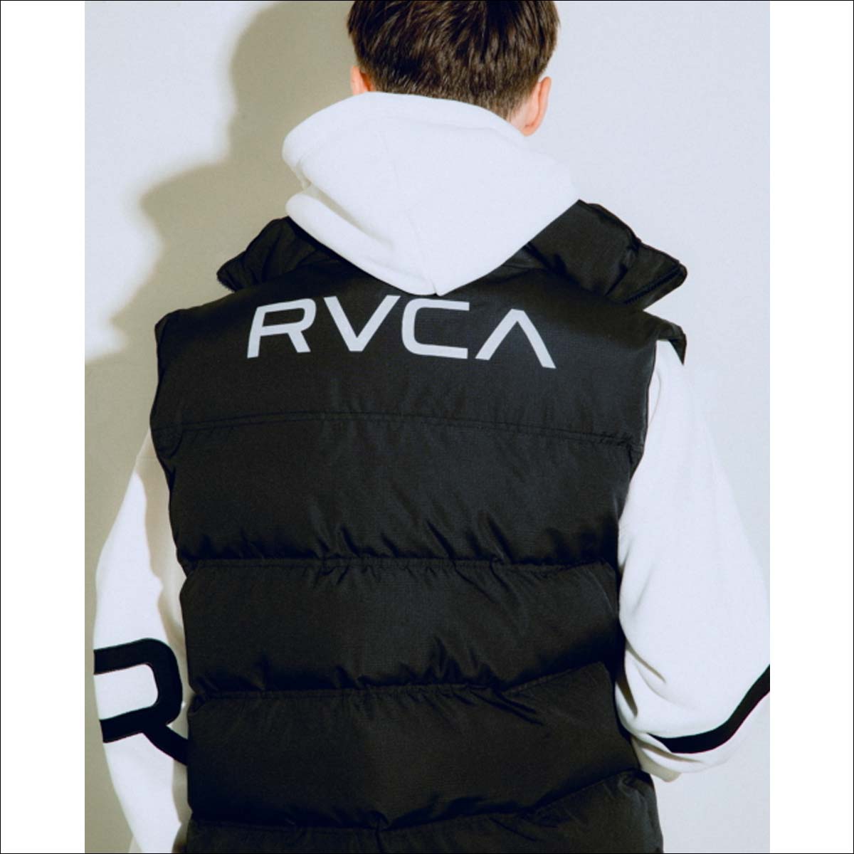 RVCA ブラック ダウンベスト Mサイズ　フード付き RVCA（ルーカ） 23 RVCA ダウンベスト PUFFER VEST ジャケット