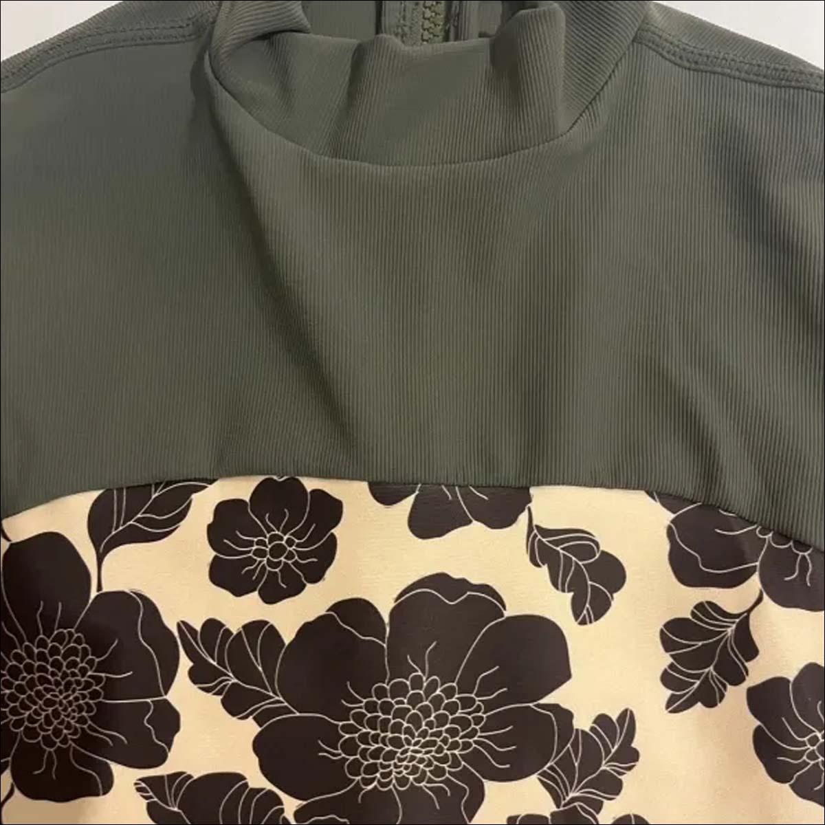 25 Swell Flowers スウェルフラワーズ サーフスーツ ラッシュガード