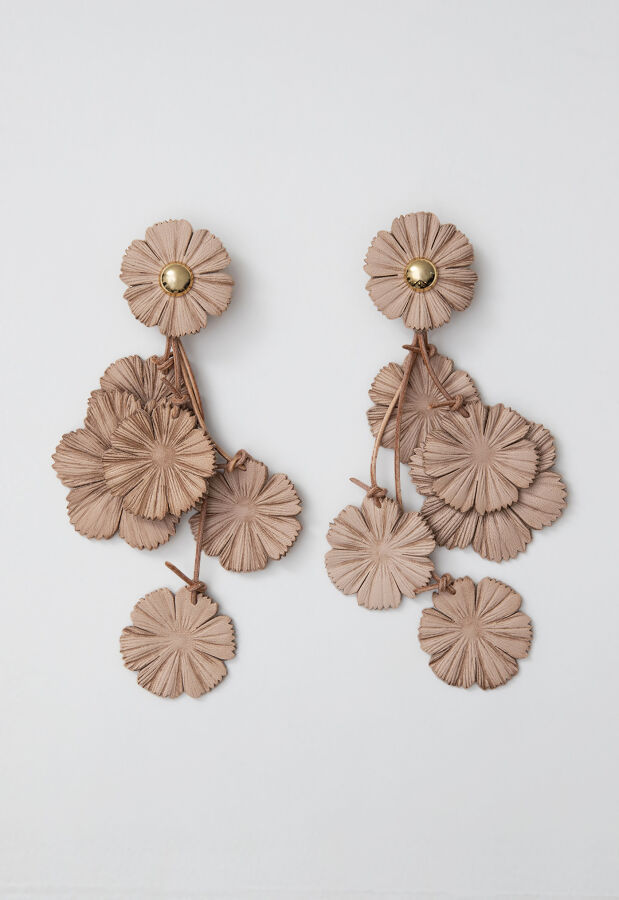 フミエタナカ leather flower earring イヤリング - 通販 - flnaacp.com