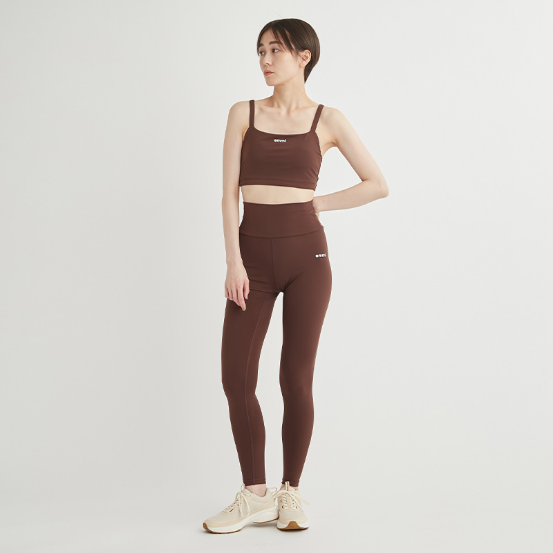 エミ ヨガ サスティナレッチブラトップ